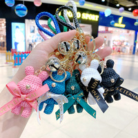 Cadeau pour couple : Porte-clés ours en fil 3D avec nœud papillon, style dessin animé, mignon, créatif, tendance, couleurs personnalisables, léger, très prisé sur internet