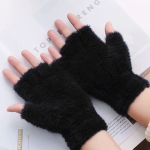 Gants sans doigts en fausse fourrure pour femmes, mitaines convertibles, gants mi-doigts chauds et moelleux pour l'hiver avec fermeture à bouton - Product Image 6