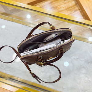 Tas Tangan Model 2025 Berkualitas Tinggi dengan Penutup Ritsleting dan Fitur Anti-Pencurian. Terbuat dari Bahan PU. Gaya Kasual untuk Penggunaan Sehari-hari. - Product Image 2