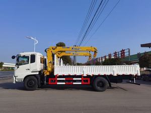 Véhicule diesel de transmission manuelle de <span class=keywords><strong>camion</strong></span> de grue de la Offre Spéciale Dongfeng 8 tonnes de la Chine nouveau 4x2 avec la grue à vendre - Product Image 5