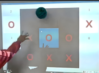 Système de jeu XOX à projection interactive infrarouge amusante d'intérieur 0.3 Ms Instant Respond Interactive Digital Tic-tac-toe Soccer Wall