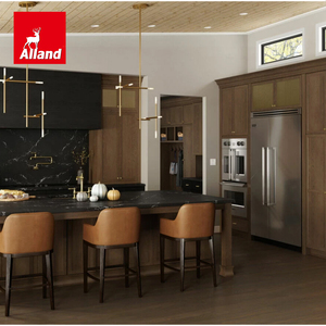 <span class=keywords><strong>Armoire</strong></span> <span class=keywords><strong>de</strong></span> cuisine sur mesure Allandcabinet, style transitionnel, finition placage bois naturel, panneau Shaker en bois d'érable avec îlot - Product Image 2