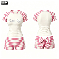 Ensemble pyjama 2 pièces pour femme, rose à rayures, avec logo personnalisé en strass, short à nœud au dos, vêtements de détente, vêtements de nuit, manches raglan