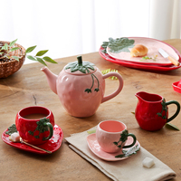 Joli service à thé en céramique vintage 900cc, motif fraise rouge rose sous glaçure haute température, avec tasses à thé de l'après-midi et coffret cadeau