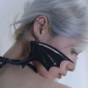 قلادة وسوار يدويان الصنع من الجلد الداكن على شكل عين، طوق مبالغ فيه بتصميم أجنحة شيطانية من الثقافة الفرعية القوطية الداكنة - Product Image 3