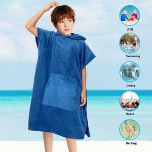 Peignoir à capuche doux et chaud en polaire corail pour enfants, idéal pour la plage, le surf, la natation et le bain - Product Image 3