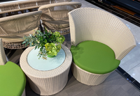 Ensemble de salon de jardin 3 pièces en PE tressé à la main, durable, pour balcon, style loisirs en plein air, avec table et 2 chaises