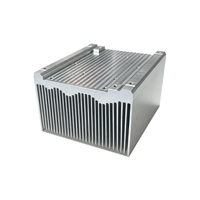 Dissipateur thermique en aluminium extrudé avec rails de montage surélevés, à ailettes verticales haute densité pour unités d'alimentation PCS de stockage d'énergie