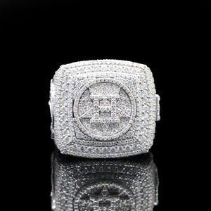 แหวนมอยส์ซาไนต์รอยัลสำหรับแหวนกษัตริย์ ชุบเงิน หรูหรา สไตล์ฮิปฮอป แหวนเพชรโมอิสซาไนต์สำหรับผู้ชาย - Product Image 1