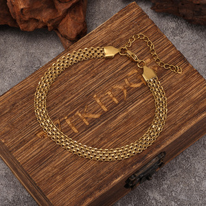 Bracelet en chaîne tressée en acier doré pour femmes, bijoux à porter au quotidien, design géométrique, nouveau style 2025 - Product Image 3