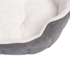 Camas para perros de lona grandes y duraderas diseñadas para soportar elementos exteriores al tiempo que brindan comodidad y resistencia a las mascotas - Product Image 2