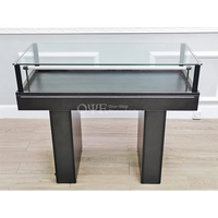 Vitrine à bijoux éclairée par LED personnalisée avec verre trempé pour les magasins de détail - Haute qualité, taille et couleur personnalisables