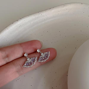 Pendientes de Estilo Coreano de Moda con Mini Circonitas en Forma Ovalada, Decoraciones Versátiles para las Orejas para Mujer, Venta al por Mayor - Product Image 1