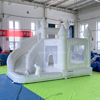 Château gonflable blanc avec piscine à balles océaniques et toboggan, château gonflable avec pistolet à eau, aire de jeux souple