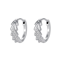 Boucles d'oreilles huggie en argent sterling S925 en forme de flèche |   Pierres facettées blanches plaquées platine |   Boucles d'oreilles délicates pour femmes