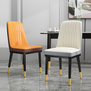 <span class=keywords><strong>Chaise</strong></span> de <span class=keywords><strong>salle</strong></span> à <span class=keywords><strong>manger</strong></span> en cuir synthétique PU au design moderne avec cadre en métal, écologique, durable, dossier adapté aux cuisines domestiques - Product Image 1