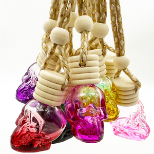 8Ml Skeleton <span class=keywords><strong>Skull</strong></span> Head Hình Màu Xe Treo Thủy Tinh Chai Nước Hoa Xe Làm Mát Không Khí Thủy Tinh Khuếch Tán Chai Với Nắp Bằng Gỗ - Product Image 6