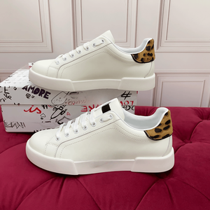 Zapatos Deportivos Casuales Gabbna, Estilo Dad Shoes, con Suela Plana, Diseño Graffiti Clásico, Moderno y a la Moda, en Blanco y Negro - Product Image 1