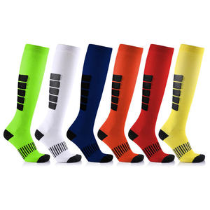 Chaussettes de cyclisme BiLu Free Design, chaussettes de cyclisme personnalisées avec logo OEM, chaussettes respirantes en mesh multicolores pour le cyclisme sur route et VTT - Product Image 1