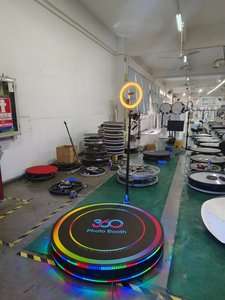 Factory 2025 Low-Price <span class=keywords><strong>360</strong></span> Selfie Photobooth Machine <span class=keywords><strong>Plataforma</strong></span> de vidrio giratoria para eventos de boda Equipo de iluminación de escenario - Product Image 3