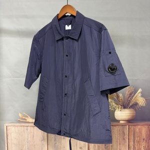 Chemise décontractée de luxe pour homme, en nylon et métal, imperméable, de qualité supérieure, pour l'extérieur, à manches courtes. - Product Image 4