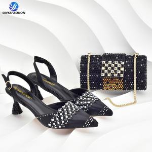 Set di <span class=keywords><strong>scarpe</strong></span> per festa nuziale con pietre di cristallo Sinya Set di borse e <span class=keywords><strong>scarpe</strong></span> di lusso con punta a punta in oro con <span class=keywords><strong>tacchi</strong></span> alti e Set di borse per donne africane - Product Image 3