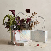 Sac en papier matelassé irisé de qualité supérieure pour bouquet de fleurs, sac fourre-tout pliable holographique pour fleuriste, sac cadeau en gros pour fleurs