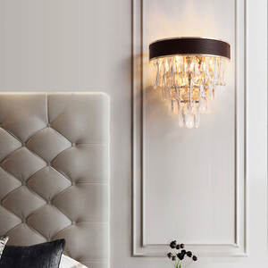 Nouveau design Applique murale de chevet pour hôtel Décoration moderne en cuir noir cristal Appliques murales d'intérieur pour la maison - Product Image 2