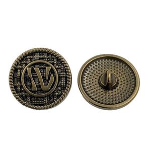 เสื้อสเวตเตอร์ถักมีกระดุมผ้าคอตตอนมีปุ่มมีตัวอักษรโลหะพื้นผิวสัมผัสสูง - Product Image 5