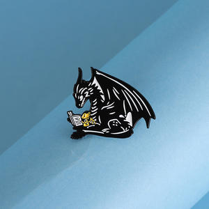 Drago nero romanzo di avventura spille in smalto cartone animato animale spilla per lo zaino bavero distintivi placcato gioielli regali per gli amici - Product Image 6