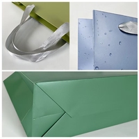 Handgefertigte Beschichtete Geschenktüten mit Logo-Goldprägung Umweltfreundliche Laminierte Recycelte Langlebige Verpackungsbänder Luxuriöse Karton-Geschenktaschen