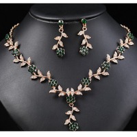 Approvisionnement direct d'usine collier costume mariée rétro facile correspondant forme de prune incrusté couleur diamant clavicule chaîne