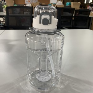 ขวดน้ำพลาสติกฝาปิดแบบกด 2 ลิตร สำหรับเดินป่า ตั้งแคมป์ ผู้ใหญ่ ปลอดสาร BPA ดีไซน์ทันสมัย - Product Image 1