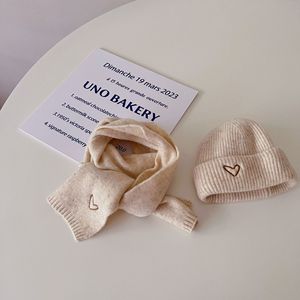 Ins chapeau pour enfants automne/hiver bébé chapeau de protection des oreilles coréen simple <span class=keywords><strong>fille</strong></span> tricoté super doux bébé laine chapeau écharpe <span class=keywords><strong>ensemble</strong></span> - Product Image 3