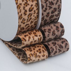 Ruban en fourrure avec nœud fait main à imprimé léopard double face pour les cadeaux de fête, emballage cadeau moderne découpé - Product Image 3