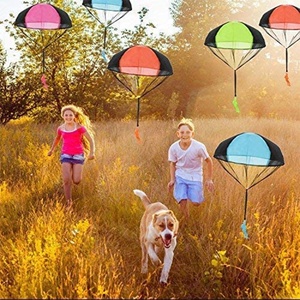 <span class=keywords><strong>Parachute</strong></span> <span class=keywords><strong>jouet</strong></span> jouets volants pour enfants lancer libre main jeter <span class=keywords><strong>Parachute</strong></span> armée homme le lancer et regarder l'atterrissage en plein air - Product Image 4