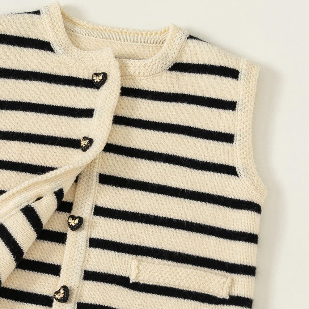 蓝色衬衫搭配什么颜色毛衣背心呢- 抖音, image size:1000x1000