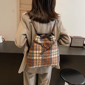 Sac à dos en peluche à carreaux de vente directe d'usine, design rétro, sac à dos mode pour femmes - Product Image 3