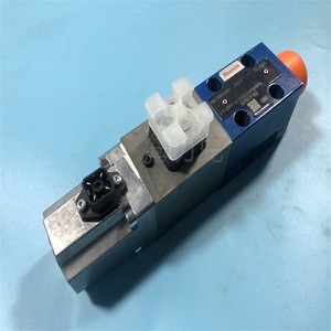 Rexroth Proportional Directional Valve VT-DFP-A-2X/G24K0/0/<b>V</b> 315 <b>Bar</b> 250 L Min Hydraulic Control - Product Image 3