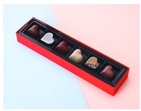 Boîte d'emballage personnalisée en papier blanc pour biscuits au chocolat et macarons, avec papier de cuisson et plateau alvéolé
