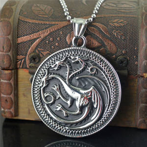 सिंहासन का खेल तीन सिर वाली अग्नि पेंडर हार शुआंगलुओ रेट्रो डोमिनिक टाइटेनियम स्टील गहने - Product Image 2