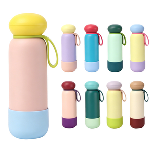 Bouteilles d'eau isothermes à double paroi en acier inoxydable 304, anti-fuite, 18oz et 25oz, mignonnes pour enfants, avec base en silicone et corde de transport - Product Image 1