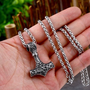 Colgante Yunique de Acero Inoxidable, Martillo Mjolnir Vikingo, Nudo Celta Grabado, Impermeable, Vintage, Hipoalergénico, Joyería Duradera para Hombre - Product Image 5