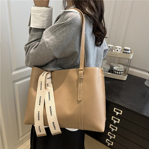 <span class=keywords><strong>Sac</strong></span> fourre-tout d'été 2025 grande capacité couleur unie <span class=keywords><strong>pour</strong></span> <span class=keywords><strong>femme</strong></span>, <span class=keywords><strong>sac</strong></span> à bandoulière <span class=keywords><strong>pour</strong></span> le bureau et les trajets quotidiens - Product Image 4