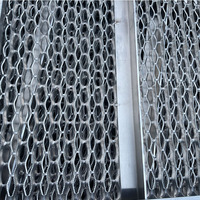 Marches d'escalier antidérapantes en grille métallique moderne avec planche perforée, galvanisées à chaud, motif crocodile, en aluminium