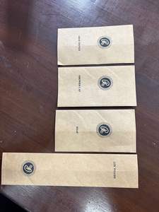 Bolsa de Papel Kraft Marrón Biodegradable y Transpirable, con Sellado Térmico Central, Impresión a un Color, para Artículos de Aseo para Huéspedes de Hotel - Product Image 2