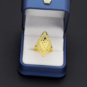 Anillos de compromiso y boda de lujo clásicos chapados en oro de 24 quilates para mujer, joyería de latón de moda con diseño hueco, venta al por mayor - Product Image 3