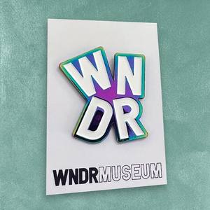 Großhandel: Individuelle Soft-Emaille-Anstecknadeln ohne Mindestbestellmenge – Broschen mit Anime-Motiv und Regenbogenbeschichtung, Logo in großen Mengen - Product Image 2