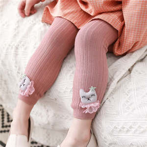 Vente en gros de leggings pour filles, accessoires de poupées mignons de style coréen, pantalons pour bébés en coton doux, couleur unie fantaisie - Product Image 3