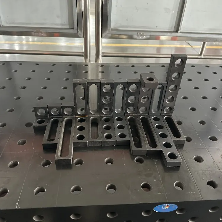 Équipement de soudage par résistance à l'usure nitruration avec accessoires fers à souder acier Table de soudage 3D